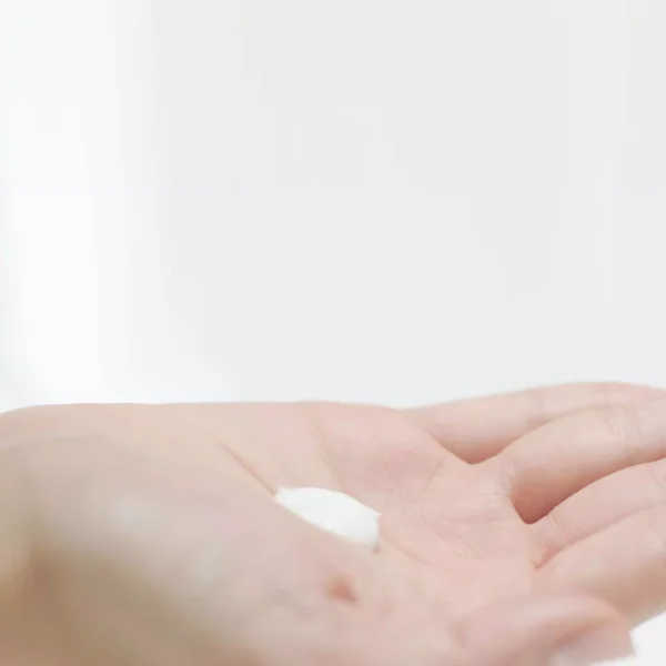 لوشن مرطب CeraVe Moisturising للوجه والجسم بحمض الهيالورونيك حجم 473 مل