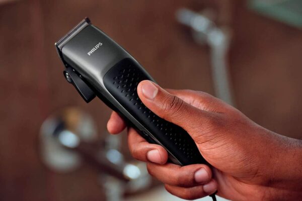 ⁦ماكينة فيليبس Philips Hair Clipper With 4 Click-On Combs⁩ - الصورة ⁦2⁩