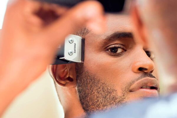 ⁦ماكينة فيليبس Philips Hair Clipper With 4 Click-On Combs⁩ - الصورة ⁦4⁩