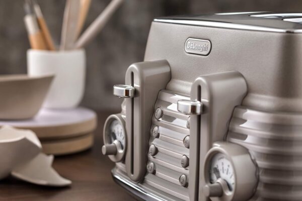 توستر DeLonghi Toaster حماصة 4 فتحات 6 مستويات تحمير + إذابة الجليد