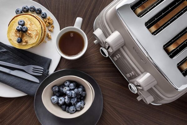 توستر DeLonghi Toaster حماصة 4 فتحات 6 مستويات تحمير + إذابة الجليد