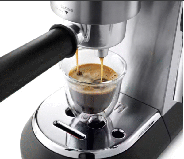 ⁦ماكينة قهوة De'Longhi Dedica  بقوة ضغط 15 بار⁩ - الصورة ⁦3⁩