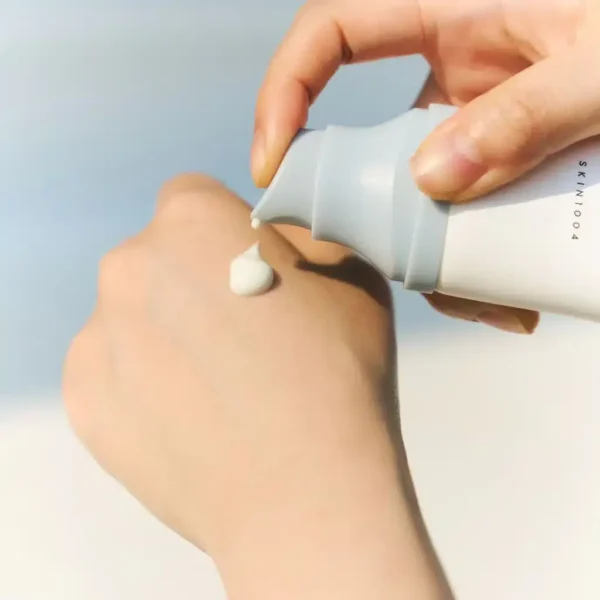 ⁦واقي شمس SKIN1004 Centella Hyalu-Cica Water-Fit Sun Serum – منتجات كورية اصلية⁩ - الصورة ⁦12⁩