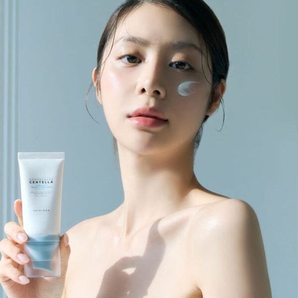 ⁦واقي شمس SKIN1004 Centella Hyalu-Cica Water-Fit Sun Serum – منتجات كورية اصلية⁩ - الصورة ⁦17⁩