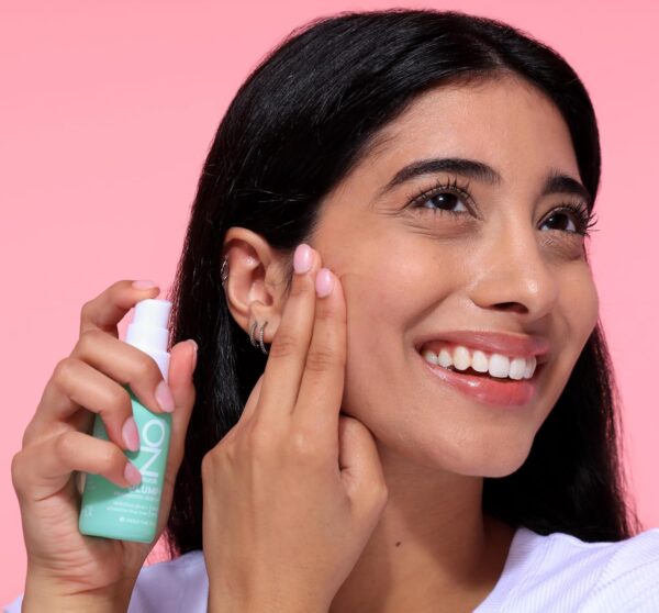 سيروم الهيالورونيك اسيد لعلامات التقدم في السن وترطيب البشرة من OZ Naturals