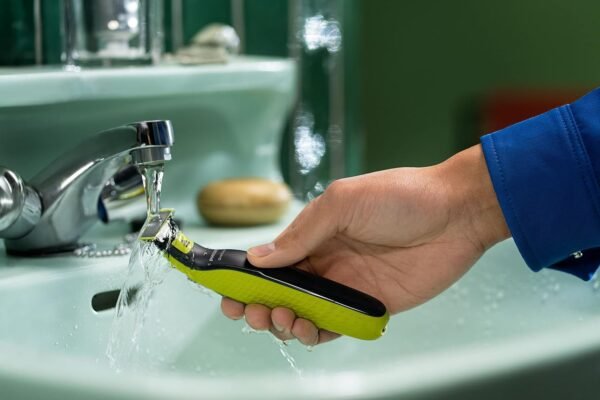 ⁦شفرات بديلة أصلية Philips OneBlade (عبوة 2) قابلة لإعادة التدوير⁩ - الصورة ⁦2⁩