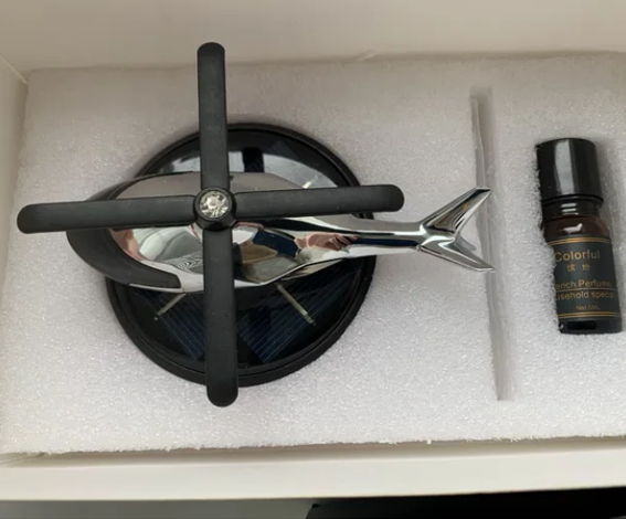 معطر السيارة الشمسي بتصميم المروحية – عطر فاخر يدور بضوء الشمس