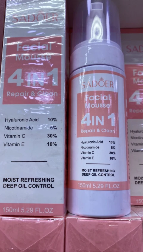 غسول 4×1 فوم رغوة فيتامين C&E و النياسيناميد والهيالورونيك SADOER Facial Cleansing Mousse