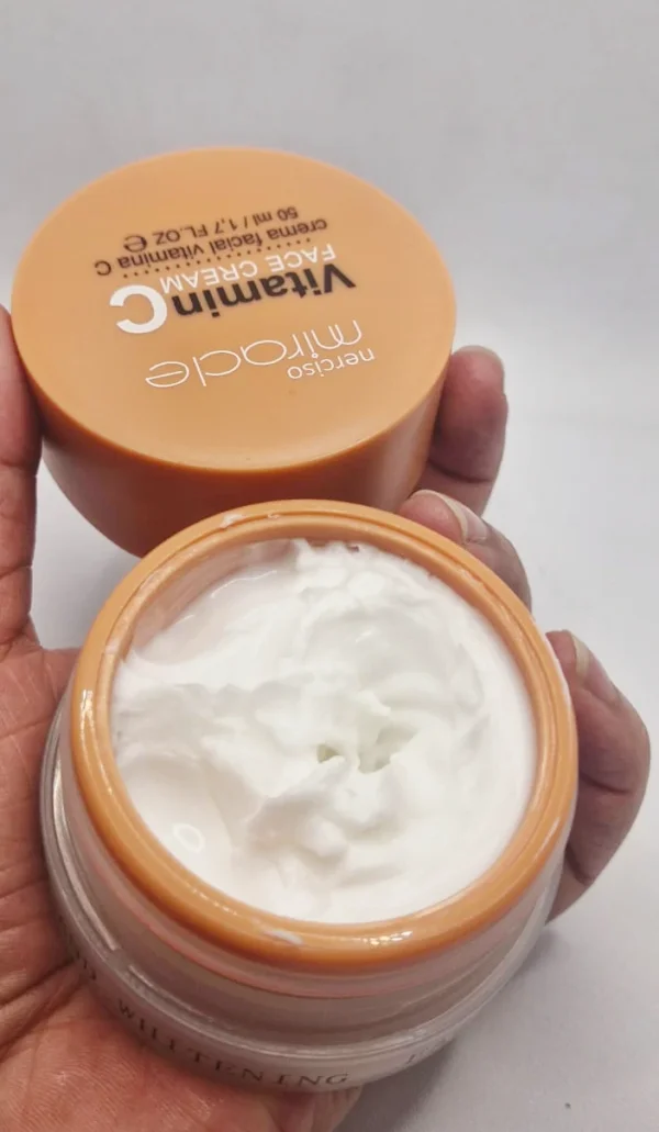 كريم الوجه Nerciso Miracle Vitamin C – تفتيح التصبغات، مضاد أكسدة، إشراقة مضاعفة كريم الوجه Nerciso Miracle Vitamin C – تفتيح التصبغات، مضاد أكسدة، إشراقة مضاعفة