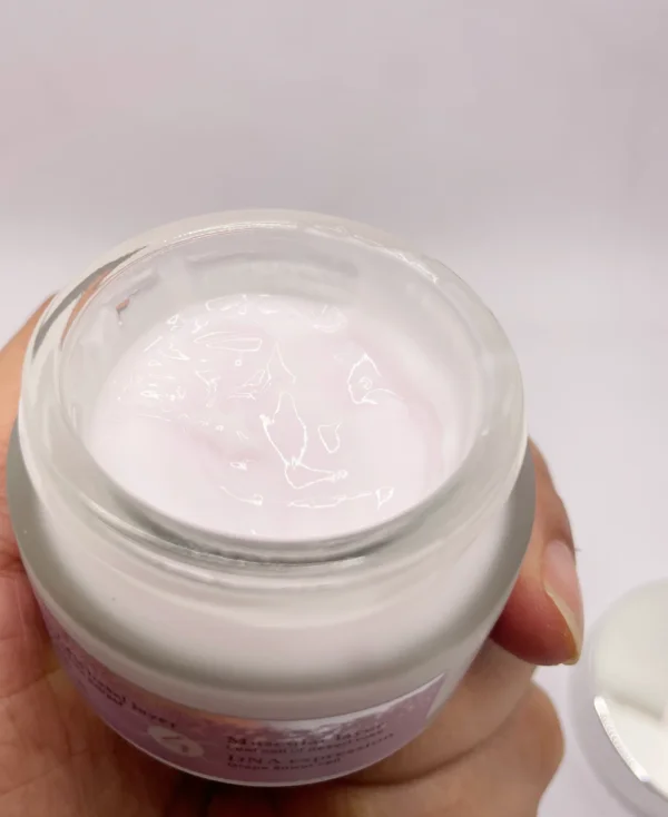 كريم وصابون يعالج 9 مشاكل في ملامح الوجه ويعيد الامتلاء والنضارة