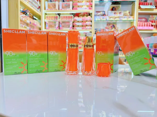 واقي شمس SHECLLAM SPF 90 – حماية عالية مع 5 سيراميدات وترطيب يومي فاخر
