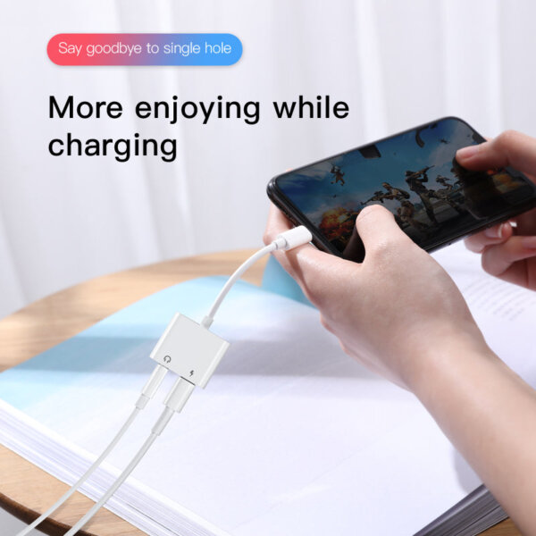 محول صوت S-Y104 ثنائي الجهات مع منفذ Lightning - أبيض