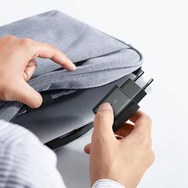 شاحن JR-TCF23 سريع 25 واط بموصل USB-C - أسود