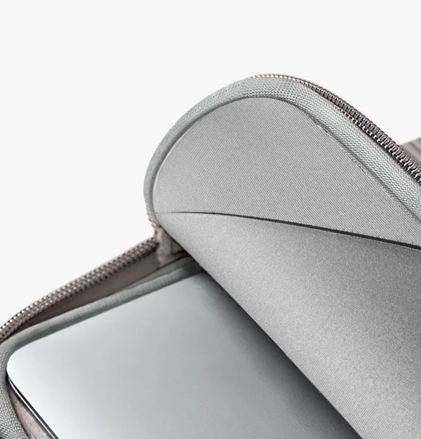 حافظة لابتوب UNIQ Cyprus Ridge Edition مقاومة للماء من النيوبرين