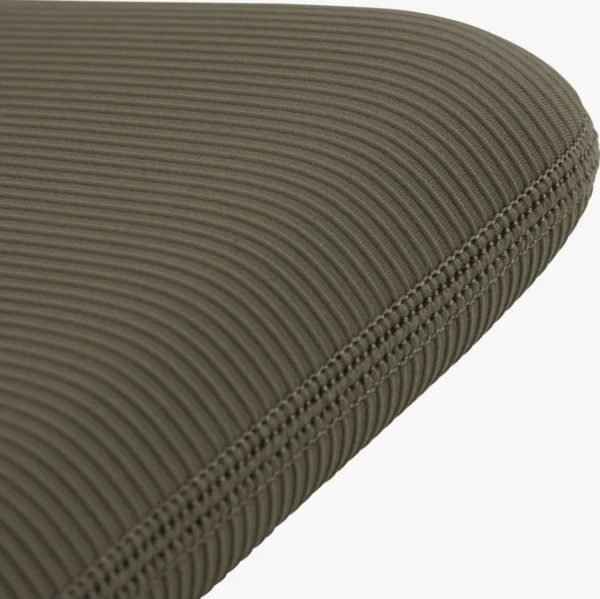 حافظة لابتوب UNIQ Cyprus Ridge Edition مقاومة للماء من النيوبرين