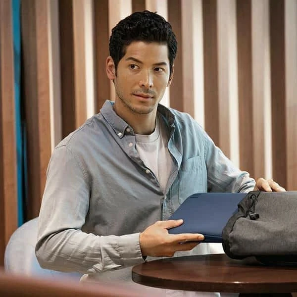 حافظة لابتوب UNIQ Cyprus مقاومة للماء من النيوبرين حتى 14 بوصة