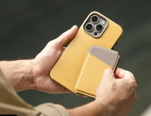 حامل بطاقات مغناطيسي UNIQ Lyden DS مع حامل وميزة الحماية RFID