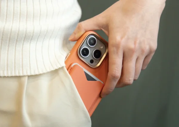 حامل بطاقات مغناطيسي مع ستاند UNIQ Lyden Evo