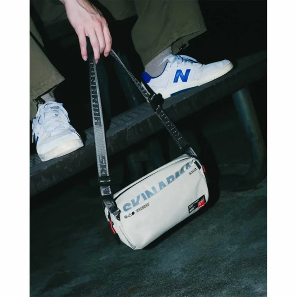 حقيبة Skinarma Fardel – قماش مقاوم للماء مع سحاب مزدوج – ألوان متعددة