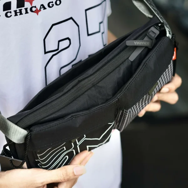 حقيبة Skinarma Jager نايلون Ripstop بتصميم عملي – ألوان Black و Olive