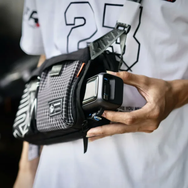 حقيبة Skinarma Jager نايلون Ripstop بتصميم عملي – ألوان Black و Olive