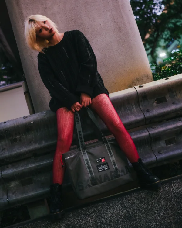 حقيبة توت Skinarma Fardel – قماش مقاوم للماء مع تصميم عملي وتنظيم داخلي ذكي