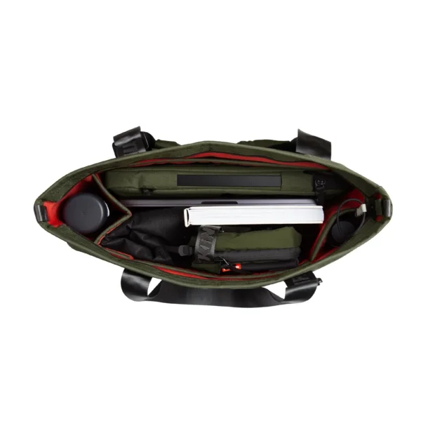 حقيبة توت Skinarma Jager – نايلون Ripstop مقاوم للماء مع مساحة واسعة