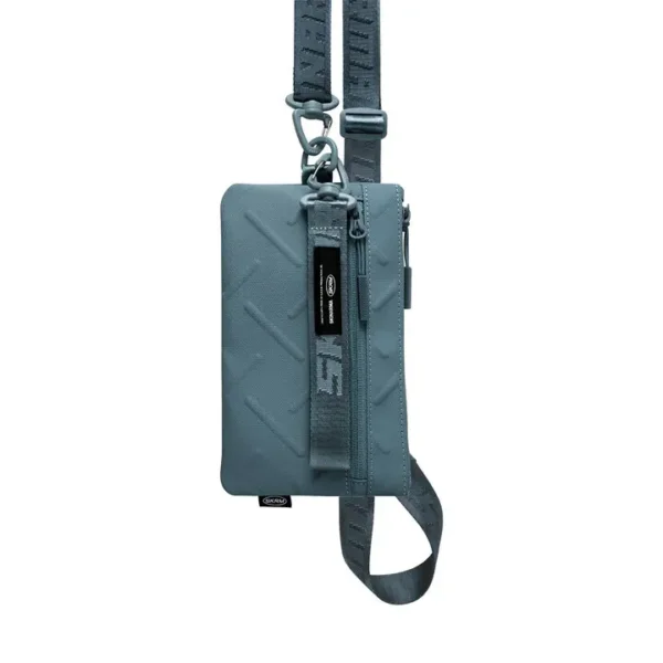 حقيبة كلتش Skinarma Juno – نايلون مقاوم للماء مع حزام قابل للفصل – لون Blue