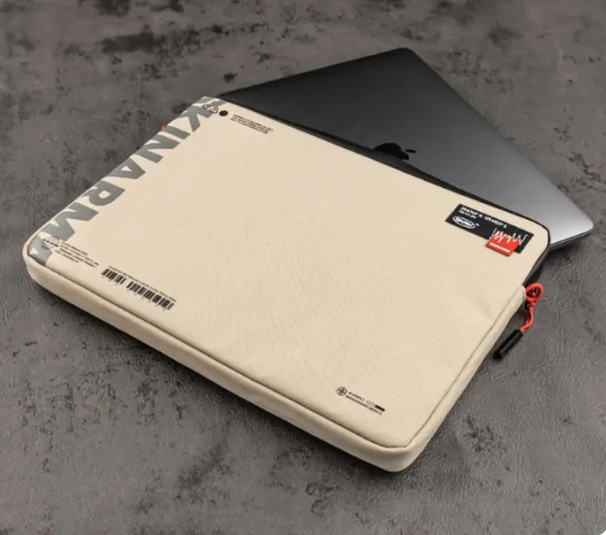 حقيبة لابتوب Skinarma Fardel 14 بوصة – تصميم نحيف مقاوم للماء – لون Ivory