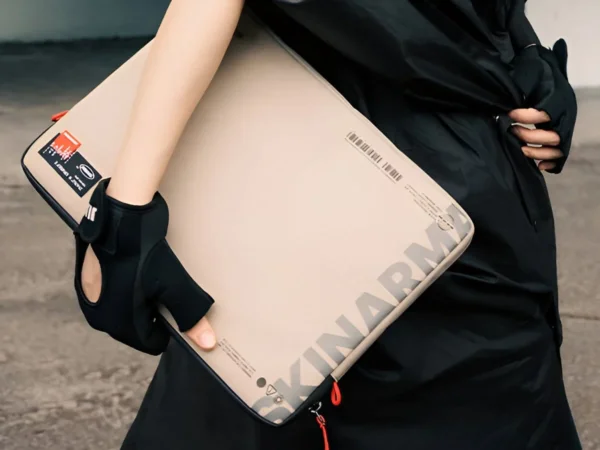 حقيبة لابتوب Skinarma Fardel 14 بوصة – تصميم نحيف مقاوم للماء – لون Ivory