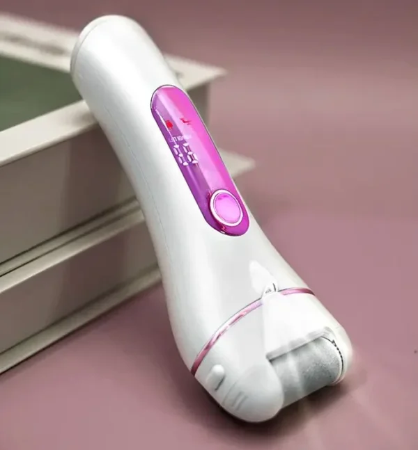 مبرد القدمين الكهربائي بشاشة LED – نعومة فورية وإزالة فعّالة للتشققات