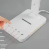 مصباح مكتب LED قابل للطي مع شحن لاسلكي وشاشة رقمية ذكية