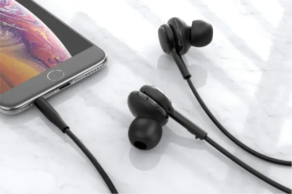 35mm-wired-headphones-black-4.webp سماعة أذن سلكية WIWU EB310 3.5 مم - حقيبة لابتوب عمودية WIWU Alpha 11 بوصة