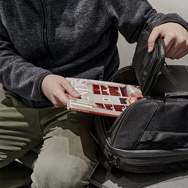 حقيبة ظهر مقاومة للماء من WIWU طراز WARRIORS بخامة CORDURA مضادة للسرقة وشاحن سريع 20W مع حجرة ملابس داخلية - لون أسود