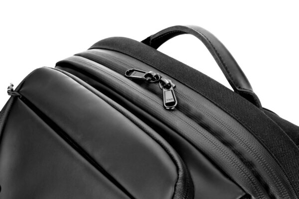 حقيبة ظهر مقاومة للماء من WIWU طراز WARRIORS بخامة CORDURA مضادة للسرقة وشاحن سريع 20W مع حجرة ملابس داخلية - لون أسود