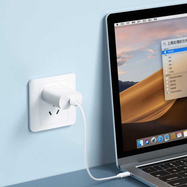 شاحن WIWU Almighty سعة 60 واط مع كابلات متعددة USB-C وLightning وميكرو USB - لون أبيض
