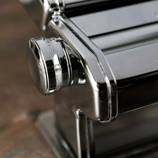 ماكينة صنع الباستا اليدوية Marcato Atlas 150 Classic – تحضير باستا منزلية طازجة (9) ماكينة صنع الباستا اليدوية Marcato Atlas 150 Classic – تحضير باستا منزلية طازجة