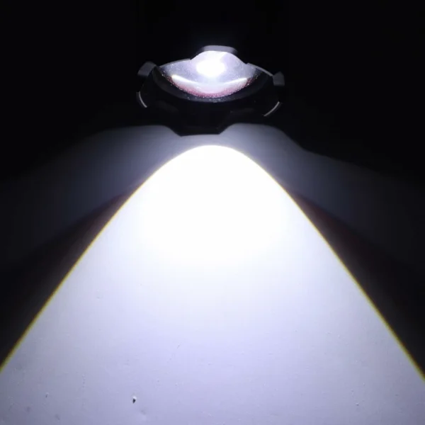 كشاف يدوي LED عالي القوة قابل للشحن USB-C – مقاوم للماء احترافي للطوارئ والتخييم (2) كشاف يدوي LED عالي القوة قابل للشحن USB-C – مقاوم للماء احترافي للطوارئ والتخييم