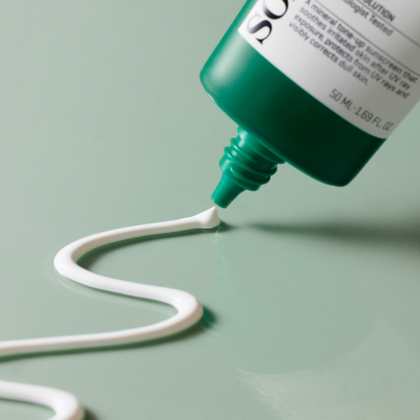 واقي شمس فيزيائي Some By Mi Truecica Mineral Calming Tone-Up (SPF50+) - منتجات كورية