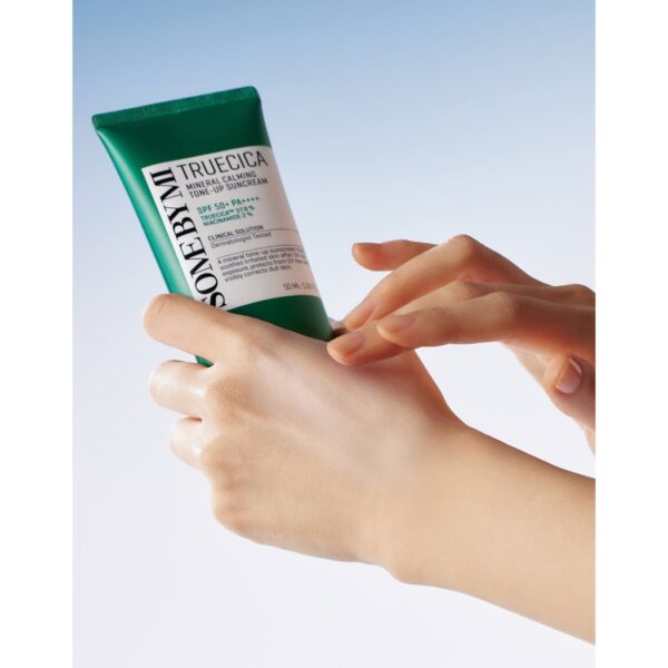 واقي شمس فيزيائي Some By Mi Truecica Mineral Calming Tone-Up (SPF50+) - منتجات كورية