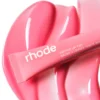 جلوس شفاه ببتيدات لامع بلون وردي طبيعي Rhode Peptide Lip Tint Ribbon (1) جلوس شفاه ببتيدات لامع بلون وردي طبيعي Rhode Peptide Lip Tint Ribbon