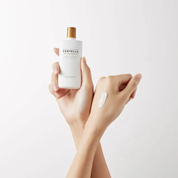 واقي شمس فيزيائي SKIN1004 Centella Air-Fit Suncream Plus SPF50+ PA++++ منتجات كورية (7) واقي شمس فيزيائي SKIN1004 Centella Air-Fit Suncream Plus SPF50+ PA++++ منتجات كورية